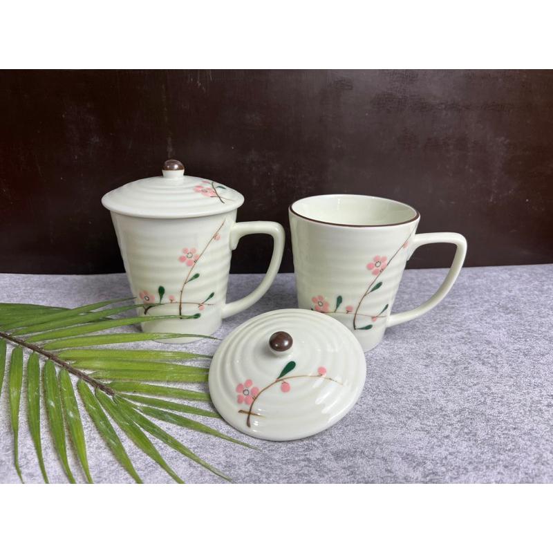 Cốc sứ có quai có nắp dung tích 350ml Men kem Gốm Sứ Bát tràng cao cấp.