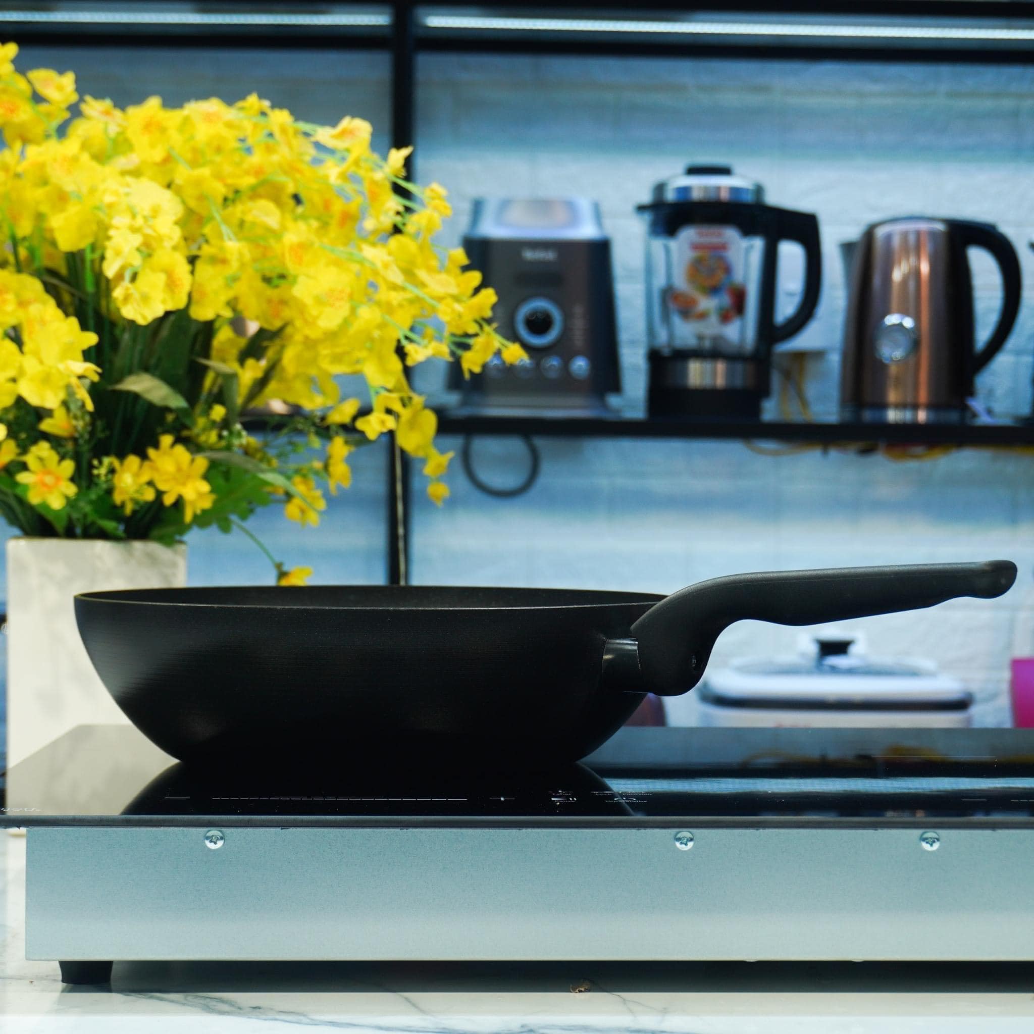 Chảo Sâu Lòng Tefal HARD TITANIUM PRO, Size 28cm, Bề Mặt Đúc Titanium, Chống Dính Hoàn Hảo, Dùng Cho Mọi Loại Bếp, Nhập Khẩu Pháp, Hàng Chính Hãng