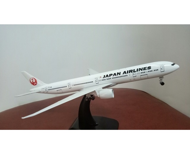 Mô hình máy bay tĩnh B777-300ER Japan 20cm