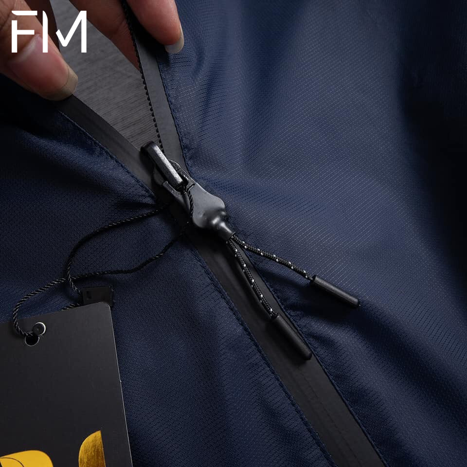 Áo khoác dù chống nắng nam, có 3 ngăn túi khóa kéo nón có thể tách rời tiện lợi - FORMENSHOP - FMTHT050