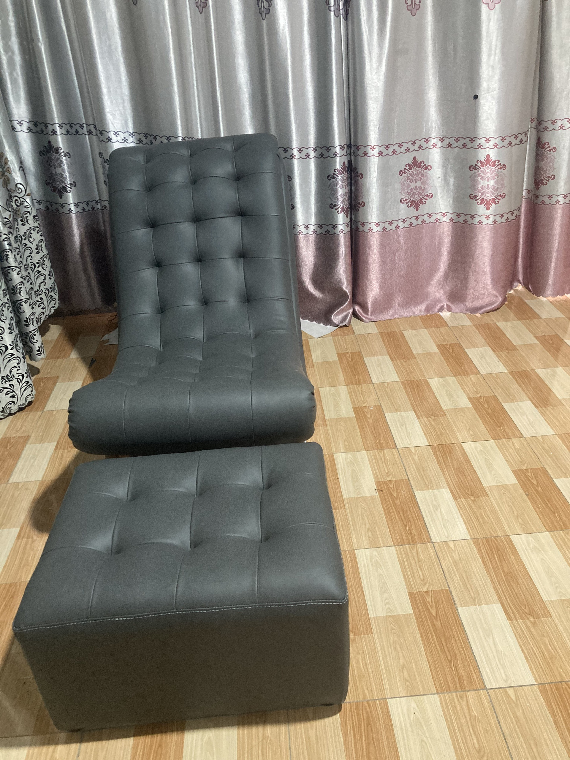 `sofa ,lưới bập bênh ,+ 1 đôn ,tặng kèm 1 gối ',2 màu