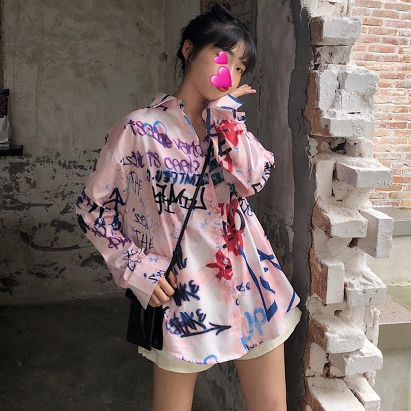 Áo sơ mi nữ dáng rộng dài tay in họa tiết Graffiti kiểu Hàn Quốc
