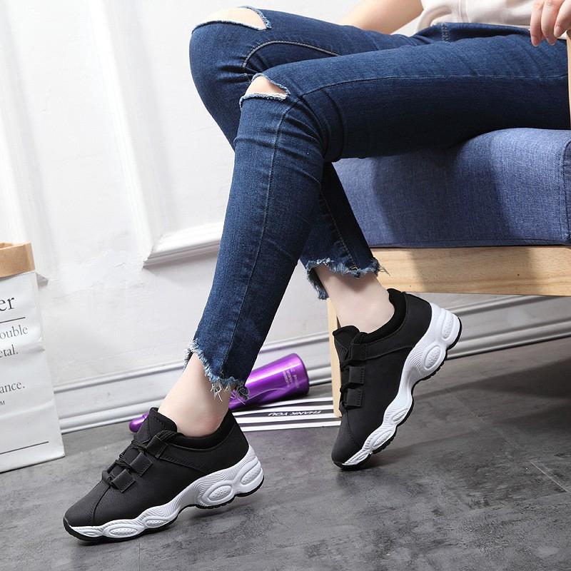 Giày sneaker nữ cổ thấp
