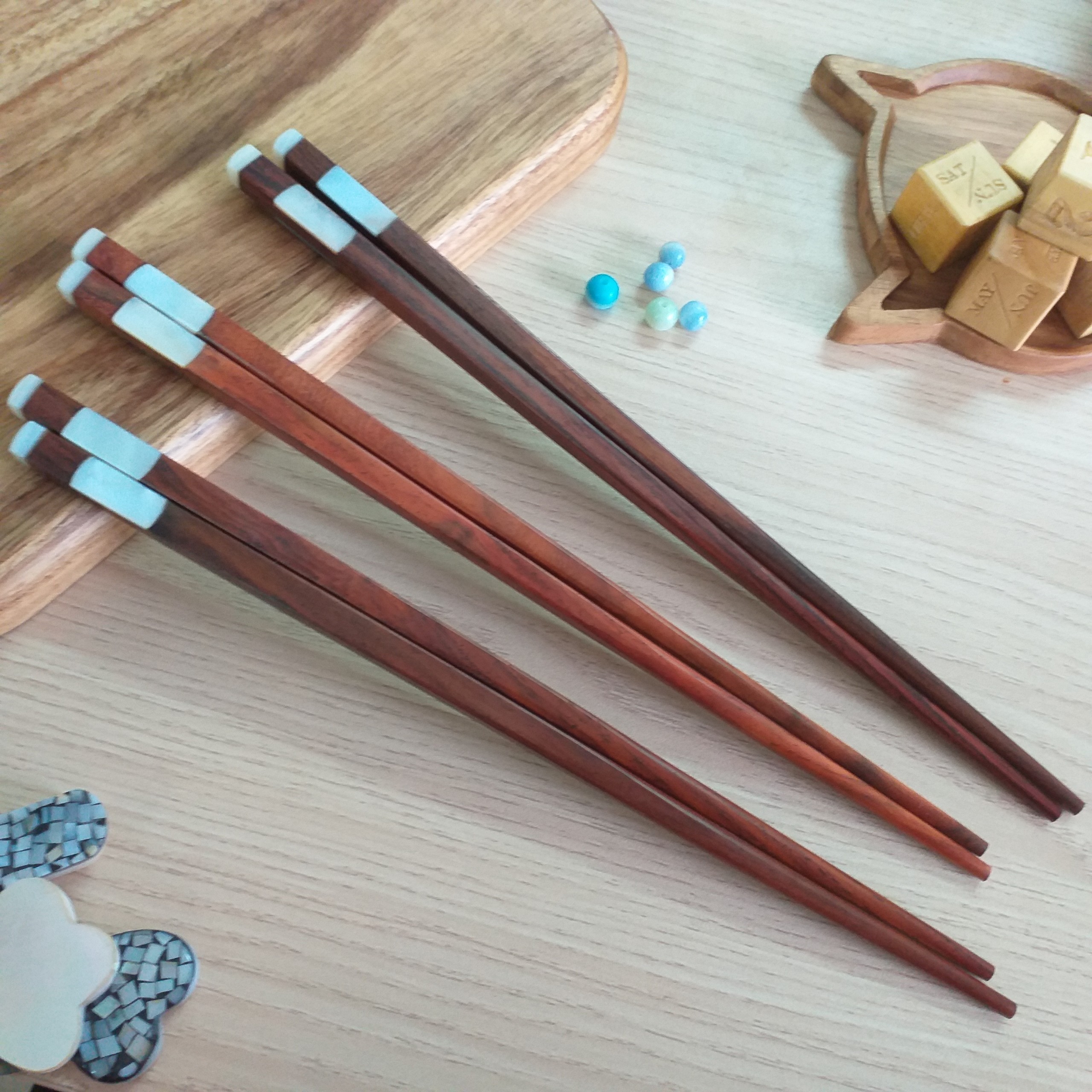 Đũa gỗ Trắc Vuông khảm gắn trai- Bộ 5 đôi