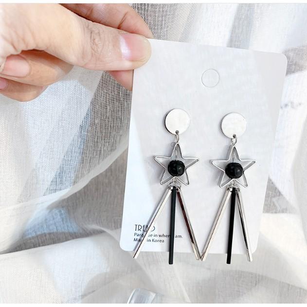 HOA TAI SÁNG DÀI NGÔI SAO BI ĐEN