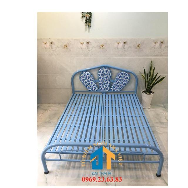 Giường sắt màu xanh 1m6x2m