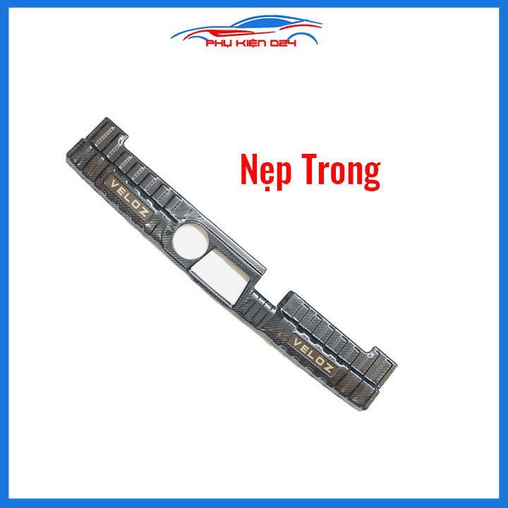 Ốp chống trầy cốp Veloz 2022-2023 vân cacbon sáng bóng chống trầy bảo vệ xe