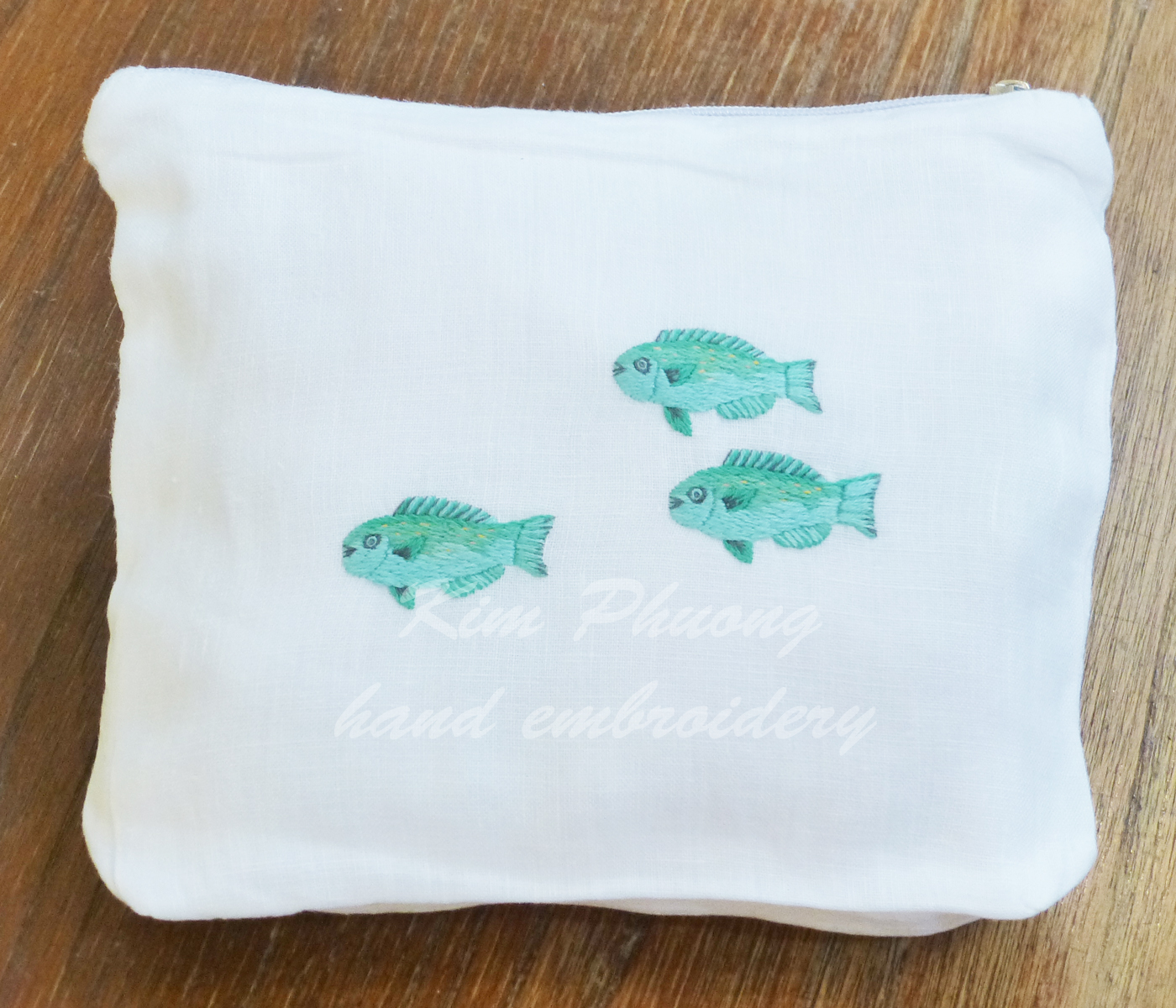 Túi mỹ phẩm thêu tay - 3 cá két xanh lá