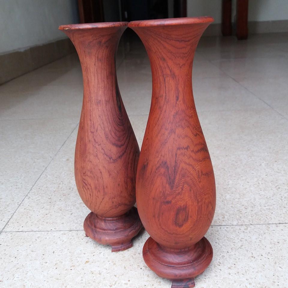 Bình lọ- một đôi gỗ cẩm nguyên khối kích thước cao 24cmx9cm