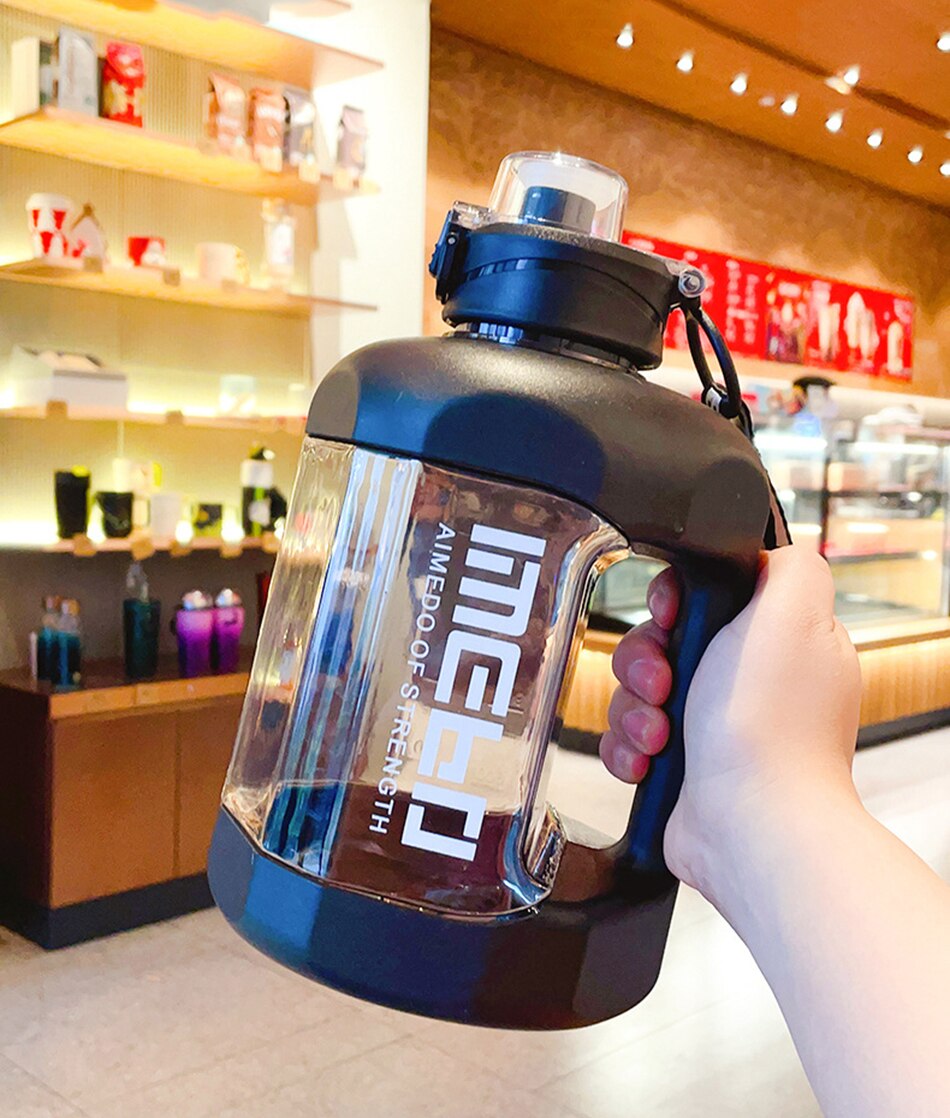 Bình nước thể thao Large Plastic Water Bottle Gym Sport 1800ml