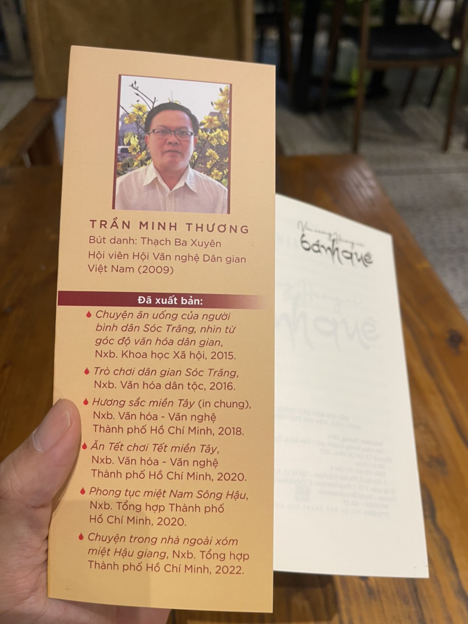 VẤN VƯƠNG HƯƠNG VỊ BÁNH QUÊ - Trần Minh Thương – Nxb Tổng hợp Tp Hồ Chí Minh