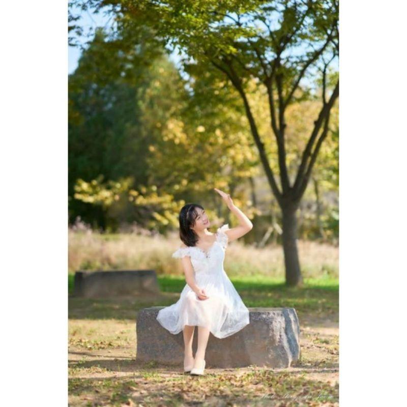 - Đầm Ulzzang trắng hai dây