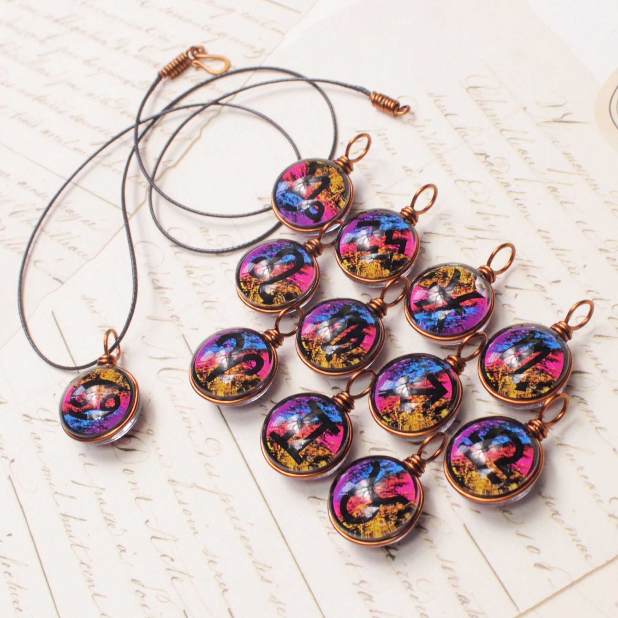 Dây chuyền cung hoàng đạo Zodiac 2 mặt khác nhau 14mm màu sắc tươi sáng 14MM-001
