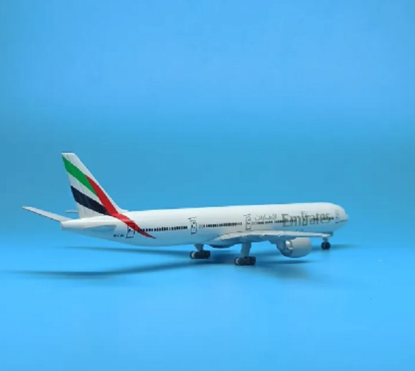 Mô hình máy bay tĩnh B777-300ER Emirates 20cm