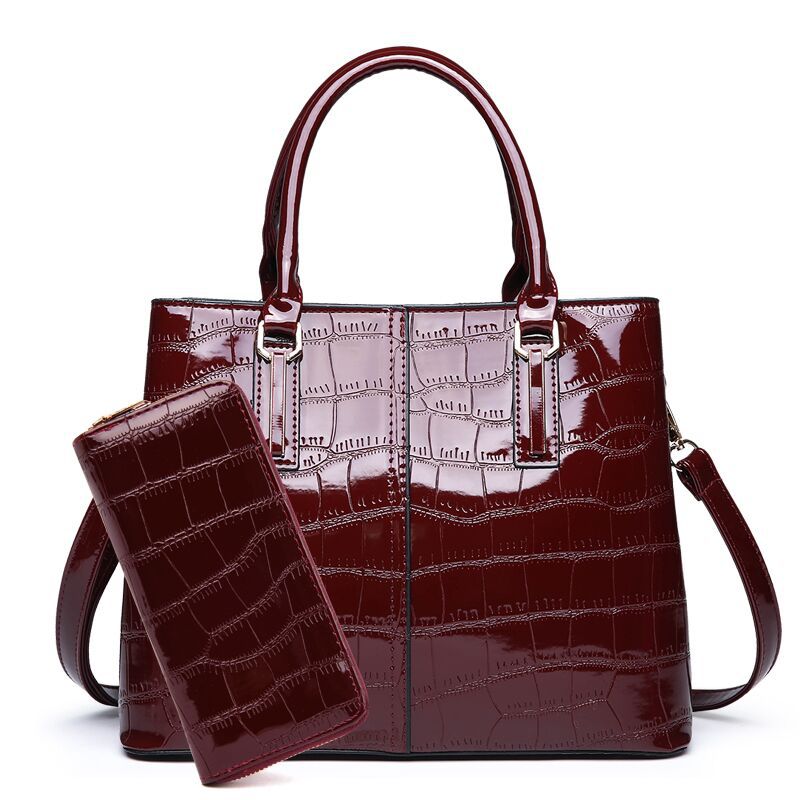 The new two-piece European style patent leather crocodile pattern shoulder bag simple large capacity messenger bag