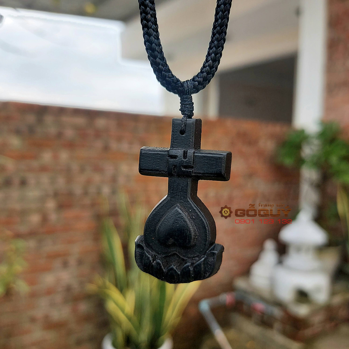 Thánh hiệu thiên tâm đạo gỗ mun đế hoa sen tặng kèm dây vải