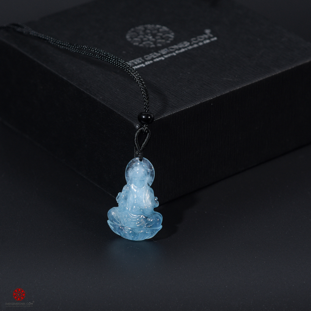 Mặt dây chuyền Phật Bà Quan Thế Âm Bồ Tát chế tác từ đá Hải Lam Ngọc (Aquamarine) tự nhiên 100% - Hợp mệnh Thủy, Mộc | VietGemstone