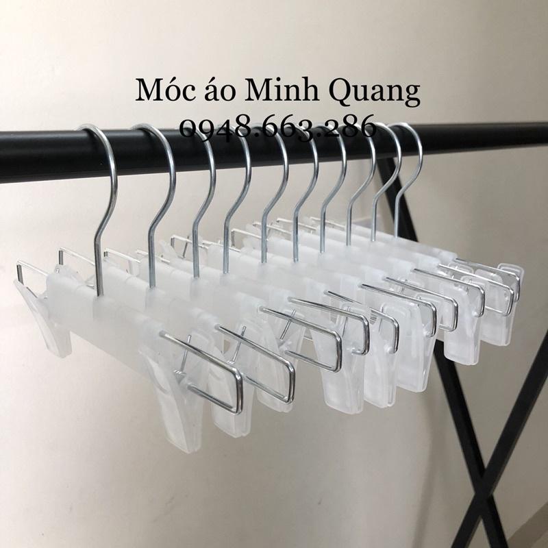 kẹp quần áo-kẹp nhựa trẻ em màu trắng-đầu móc tròn inox-chuyên dùng cho quần-áo-váy,.. trẻ em