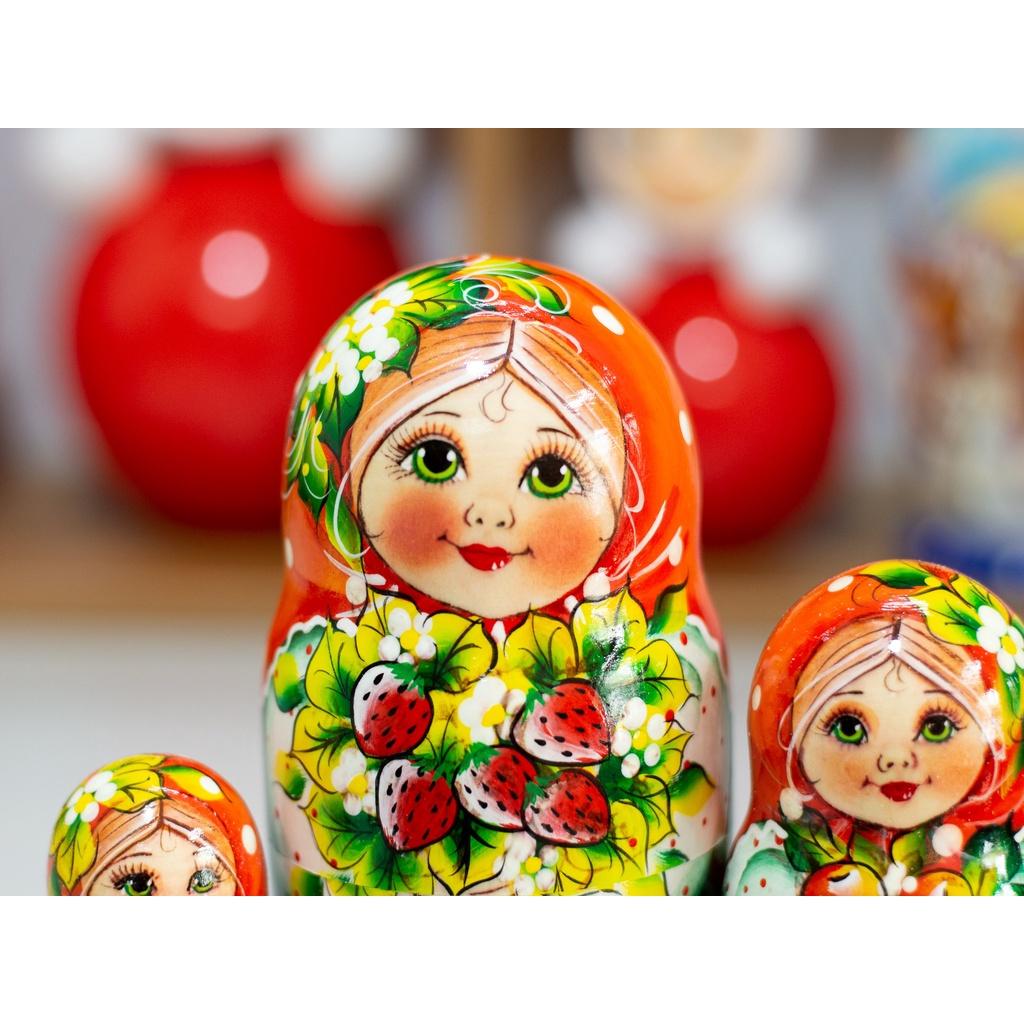 BỘ BÚP BÊ NGA MATRYOSHKA 5 LỚP 15CM "MISA ÔM DÂU TÂY" CỰC DỄ THƯƠNG