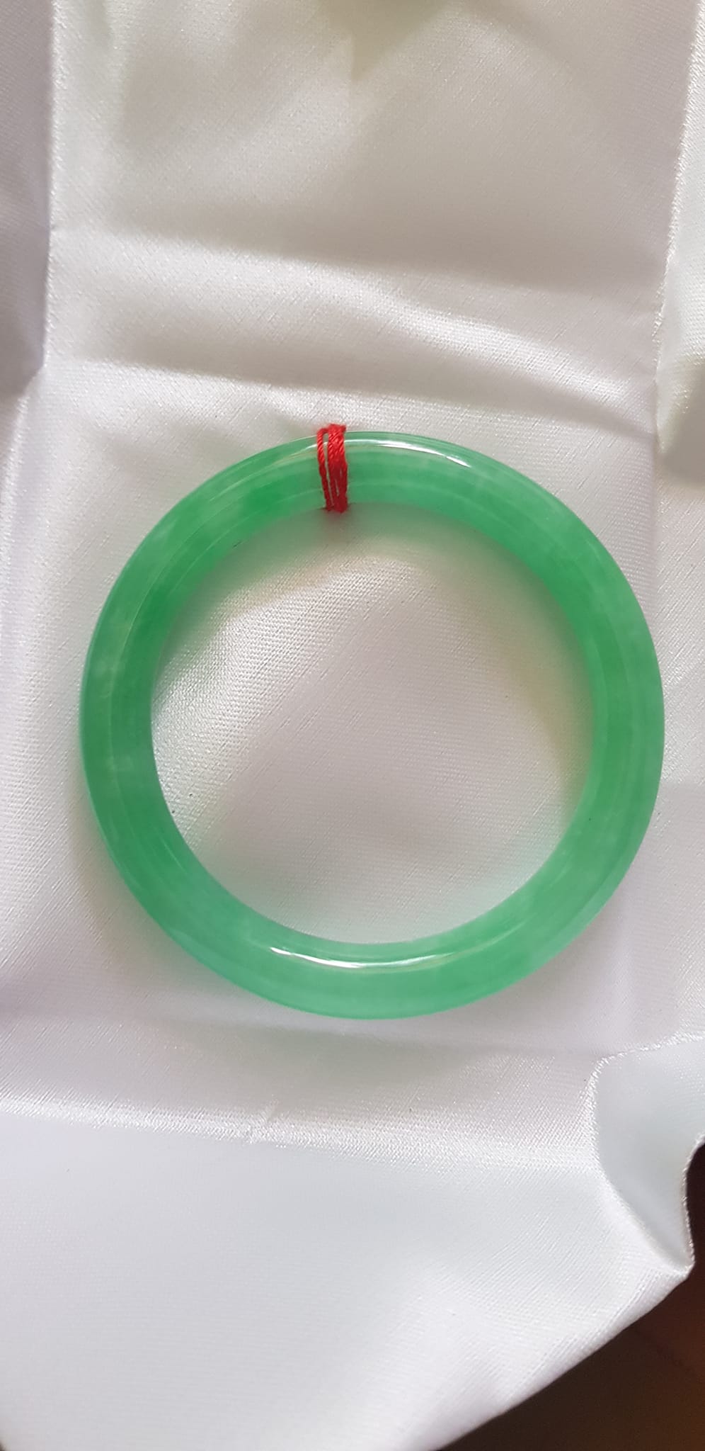 Vòng cẩm thạch A Đẹp mới 52mm Ni 52mm x cọng 8mm Màu xanh tươi sáng sang nhìn đẹp xinh lắm Nữ mệnh Mộc mệnh Hỏa mệnh Thủy 50kg - 54kg đeo vừa đẹp ạ