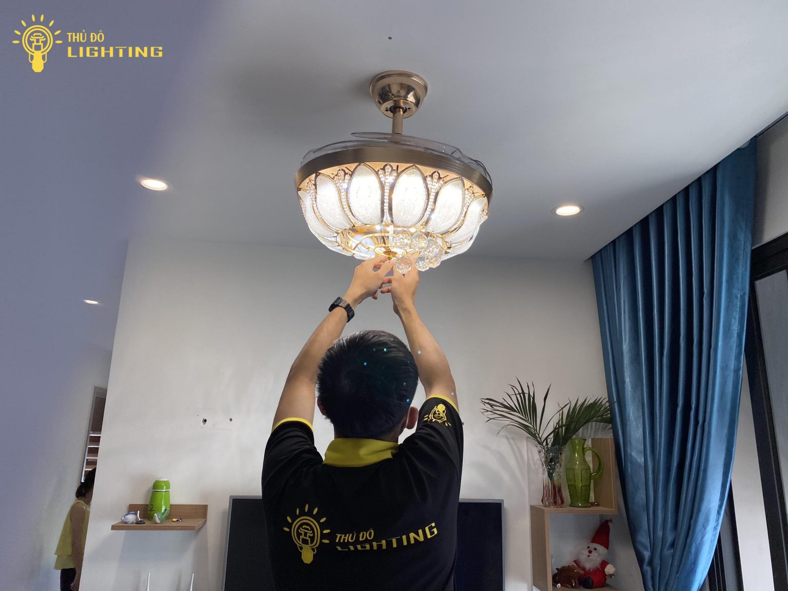 Quạt Trần Có Đèn Led Trang Trí Phòng Khách Phòng Ngủ Cánh Sen B18-3009 Led 3 Chế Độ Màu Điều Khiển Từ Xa Thông Minh 3 Chế Độ Gió