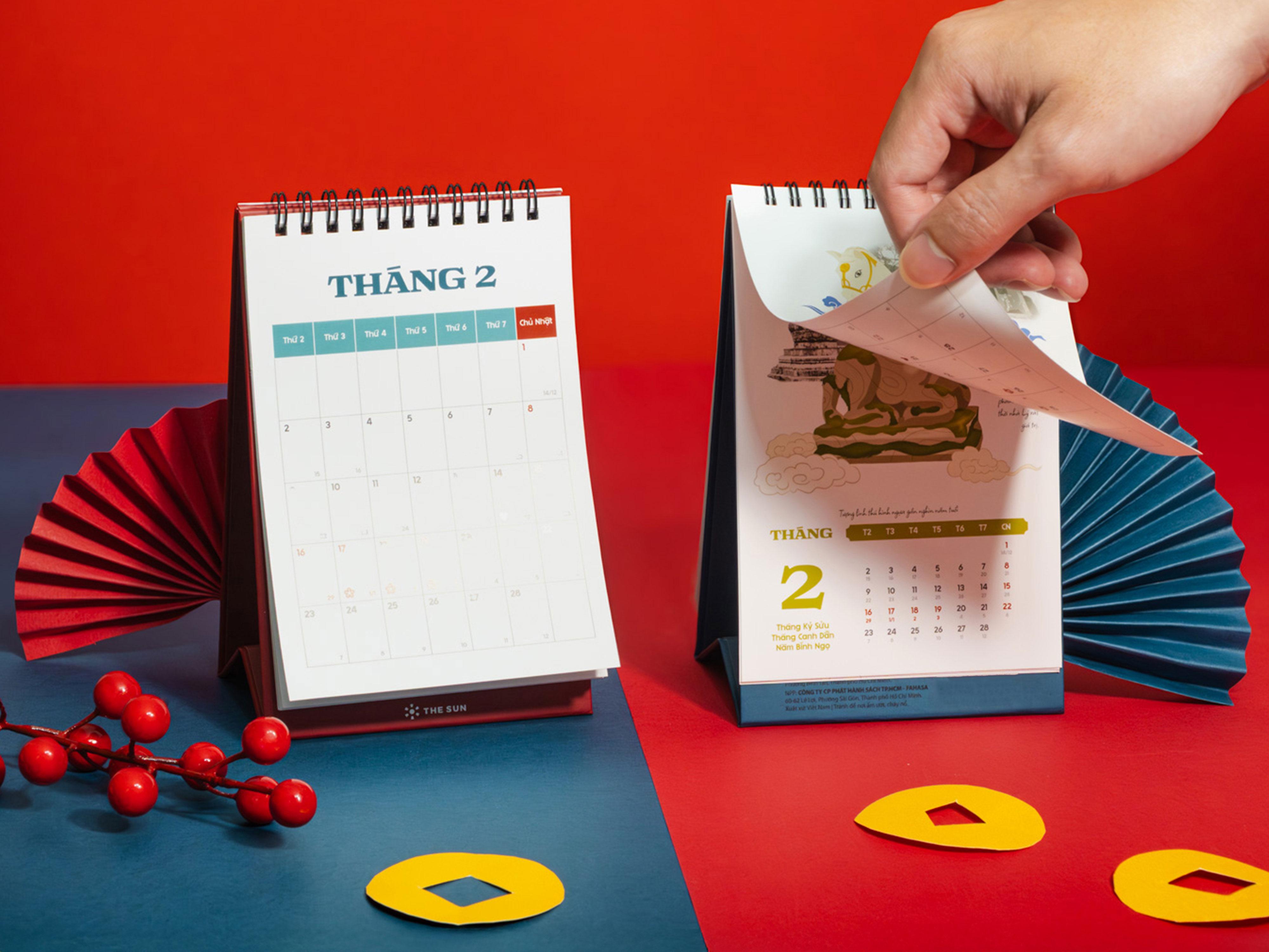 Lịch Bàn Chữ A 2026 - The Sun - Ông Mã - Màu Xanh