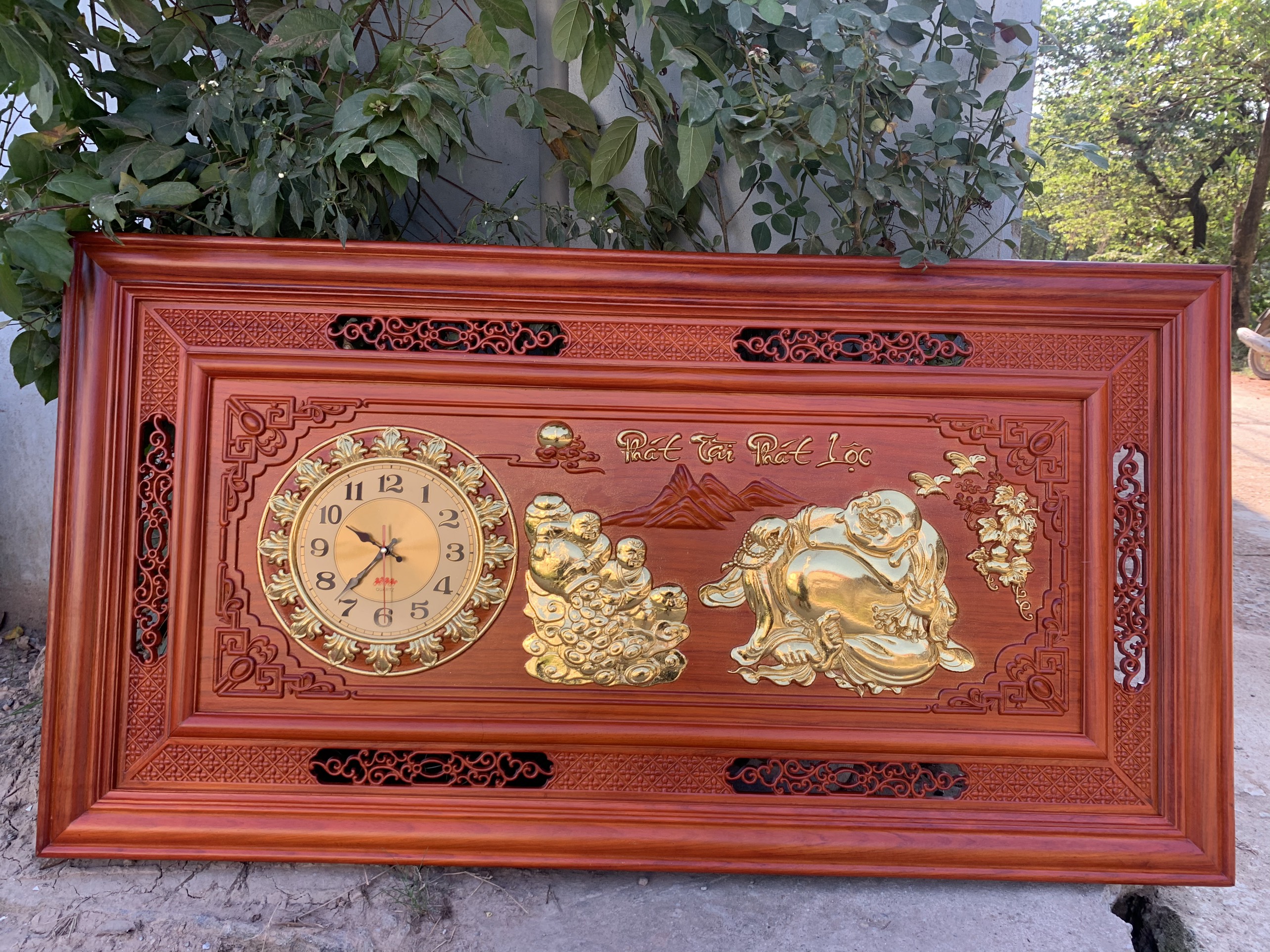 Đồng hồ treo tường gỗ hương khắc phật di lặc hoan hỷ phát tài phát lộc kt 67×127×4cm