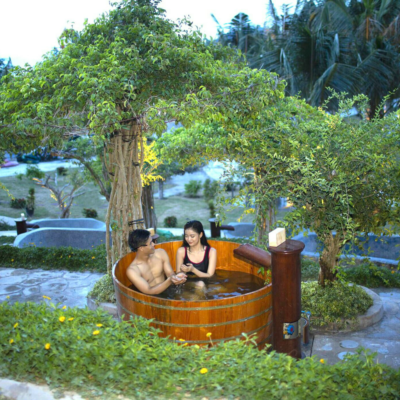 Vé Tắm Bùn Hòn Tằm - Merperle Hòn Tằm Resort Nha Trang 5*.