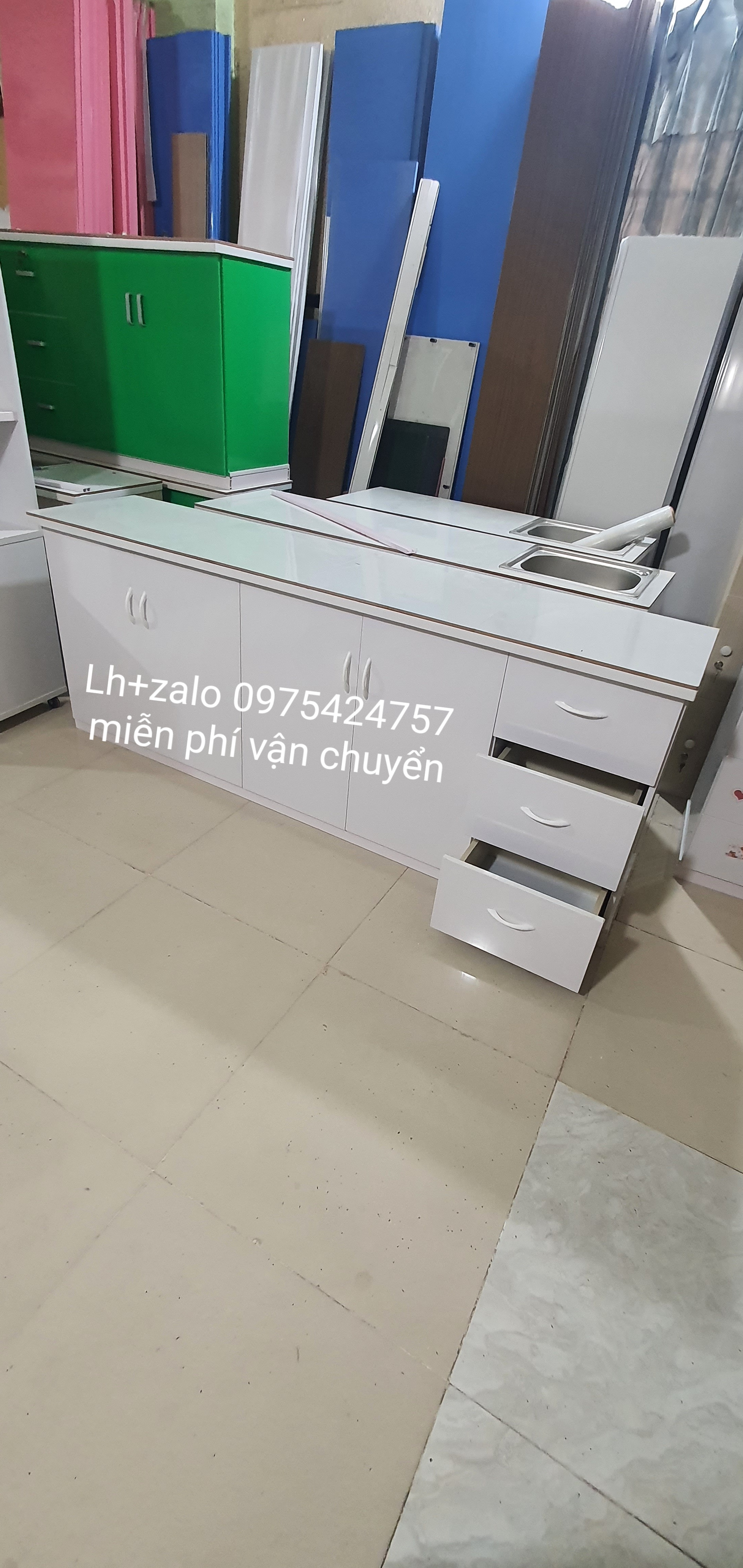 Tủ bếp mặt gạch có ngăn kéo freeship