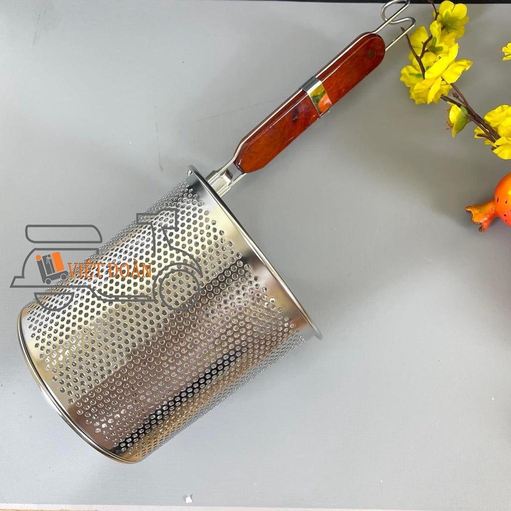 Vợt Trụng hủ Tiếu - VỢT THẲNG - Dụng cụ trụng hủ tiếu MÌ, VỢT VỚT XƯƠNG loại tốt- Sâu Lòng .lưới dày, cán gỗ, móc treo tiện dụng