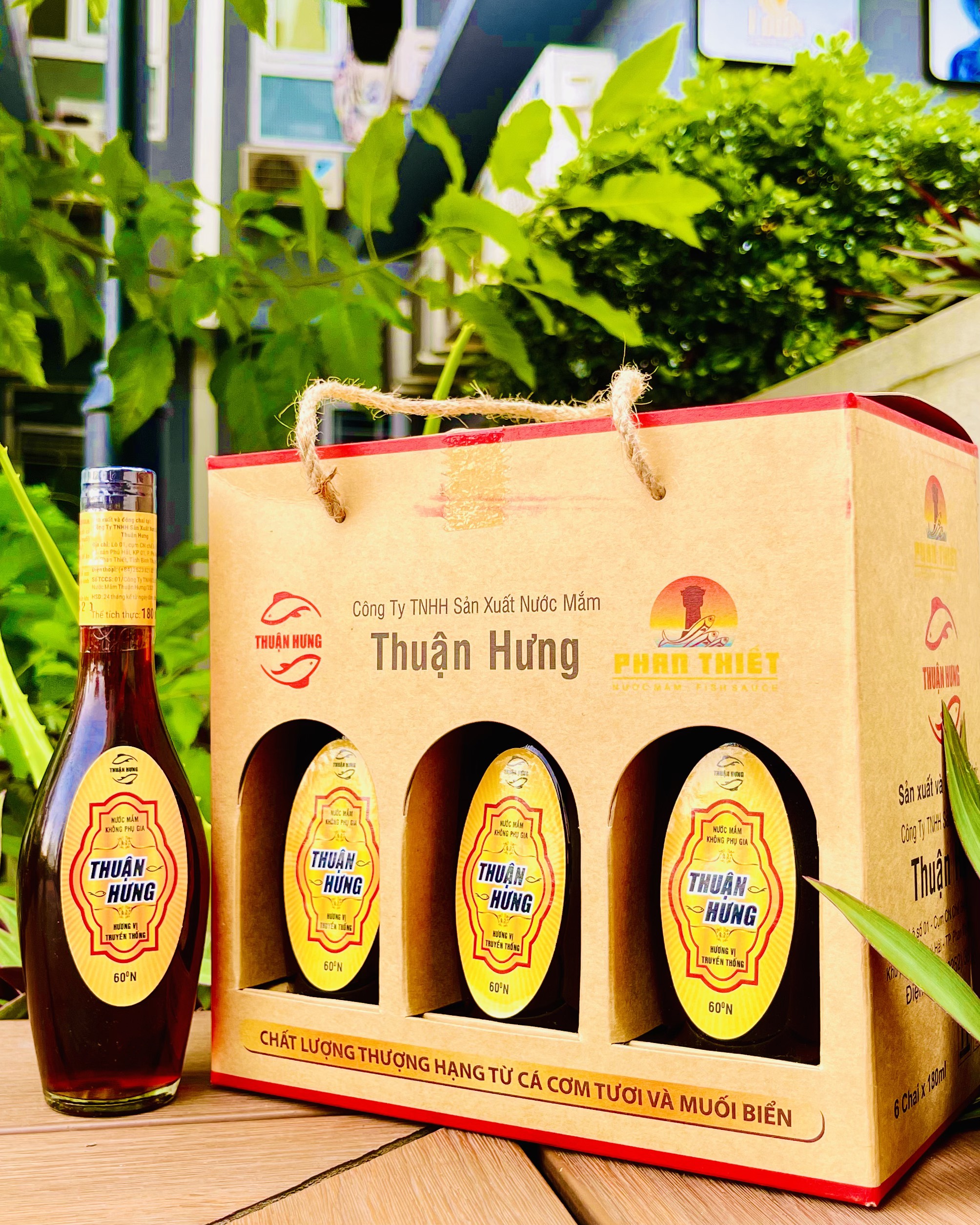 NƯỚC MẮM PHAN THIẾT CHAI THỦY TINH - THUẬN HƯNG 60 ĐẠM 1 HỘP 6 CHAI/180ML