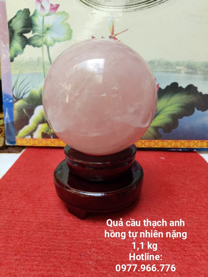 Quả Cầu Đá Thach Anh Hồng Phong Thủy Có Tặng Kèm Đế Gỗ Xoay