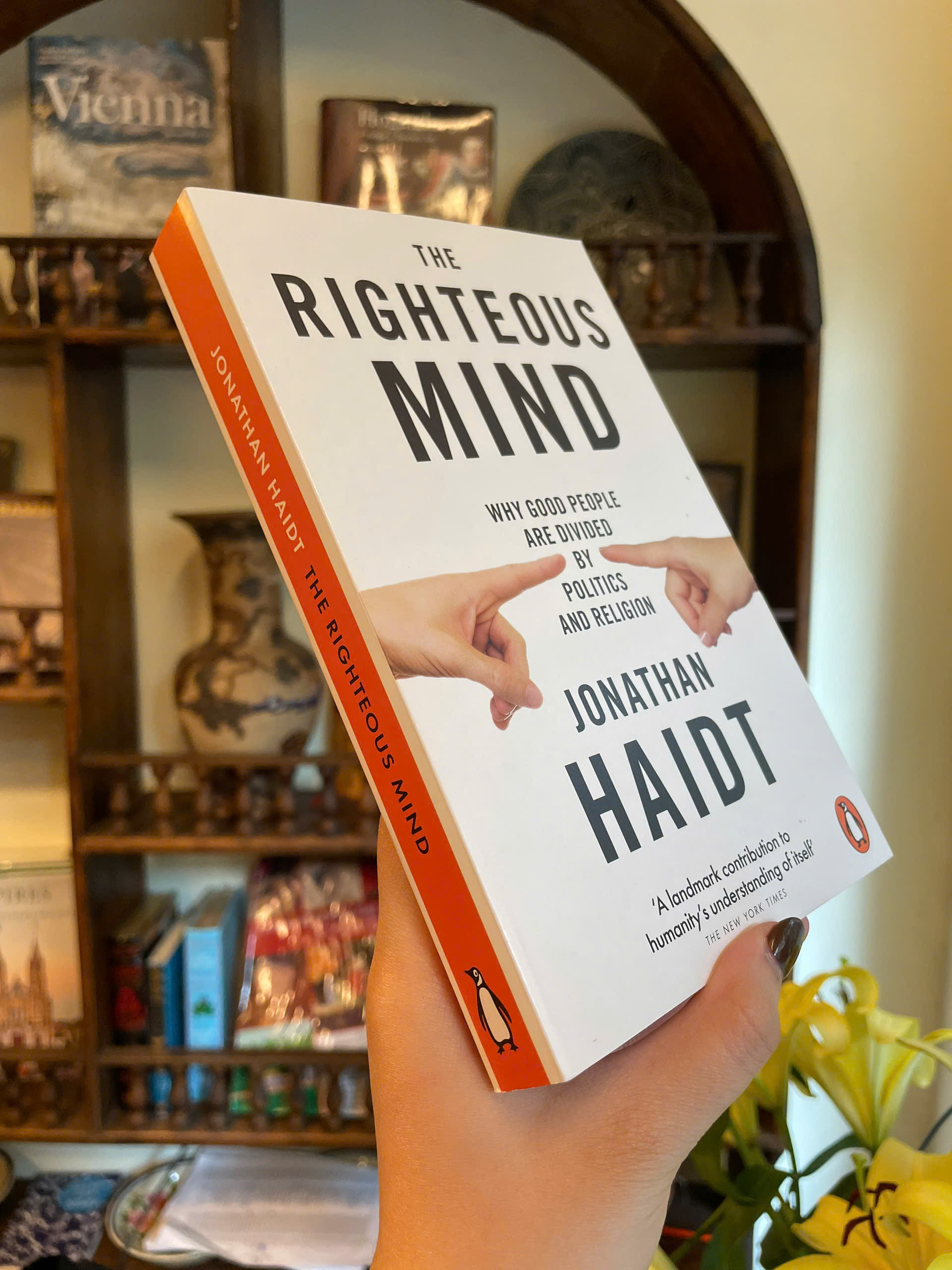 Sách - The Righteous Mind by Jonathan Haidt | Nonfiction Psychology, Politics / Ngoại văn Nhập khẩu