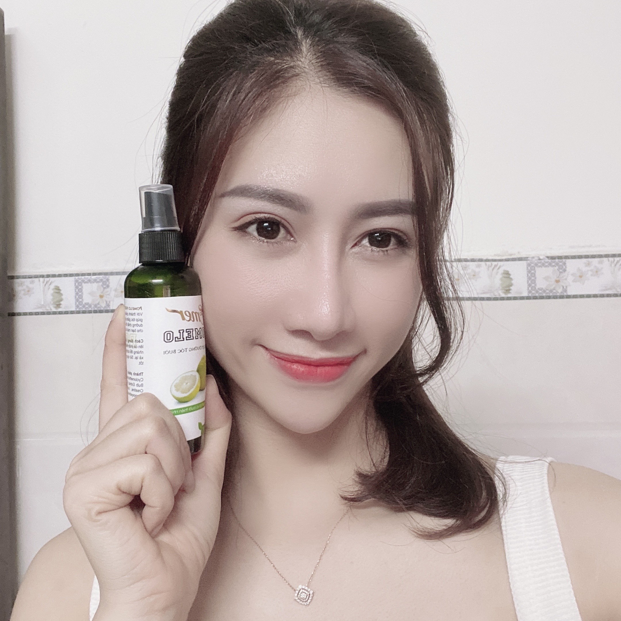 Nước xịt tinh dầu bưởi kích thích mọc tóc Pomelo 100ml giúp giảm rụng tóc, cho mái tóc dày và dài hơn