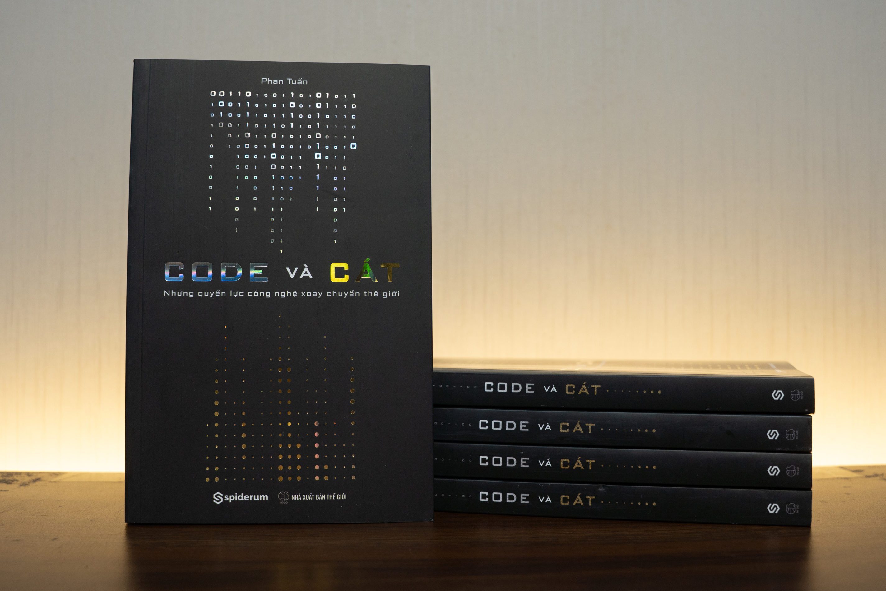 Sách Code và Cát - Những Quyền Lực Công Nghệ Xoay Chuyển Thế Giới - Tác Giả Phan Tuấn