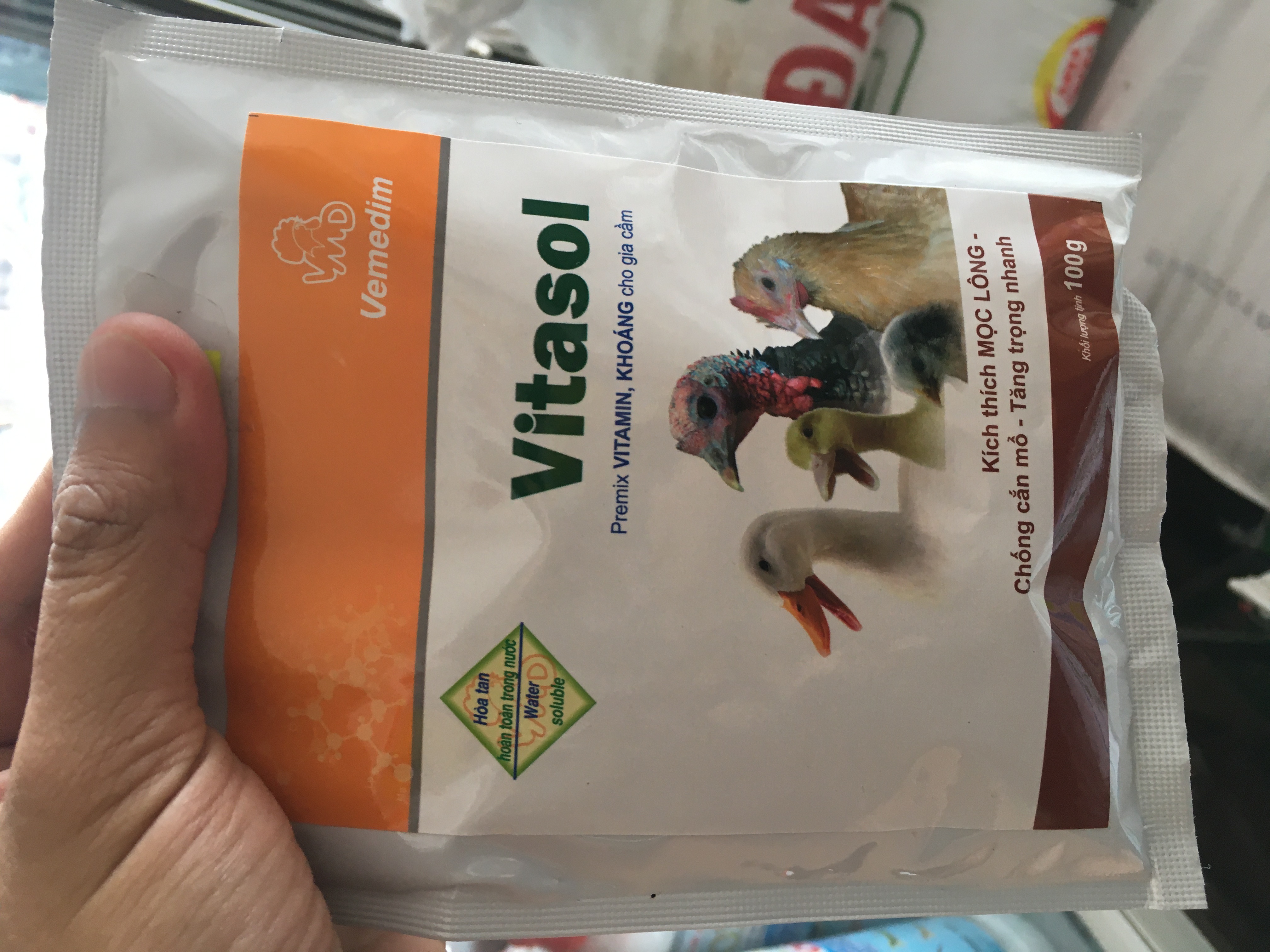 Vitasol  , khoáng cho gia cầm , kích mọc lông , chống cắn mổ, tăng trọng nhanh , làm gà vịt ngang ngỗng , cút khẻo mạnh bóng đẹp