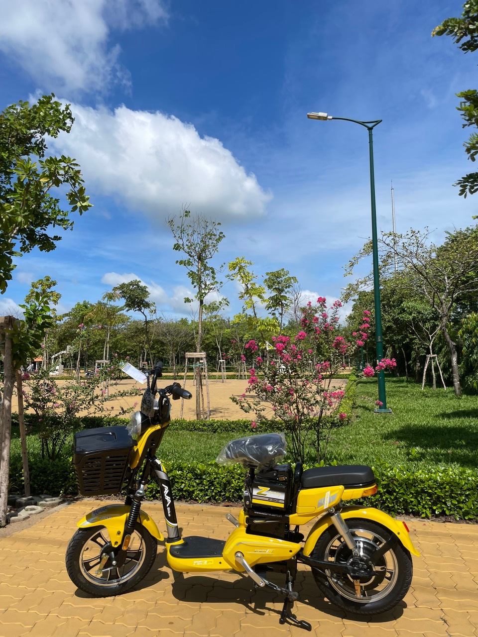 XE ĐẠP ĐIỆN AVA LIMITED ĐÈN TRÒN