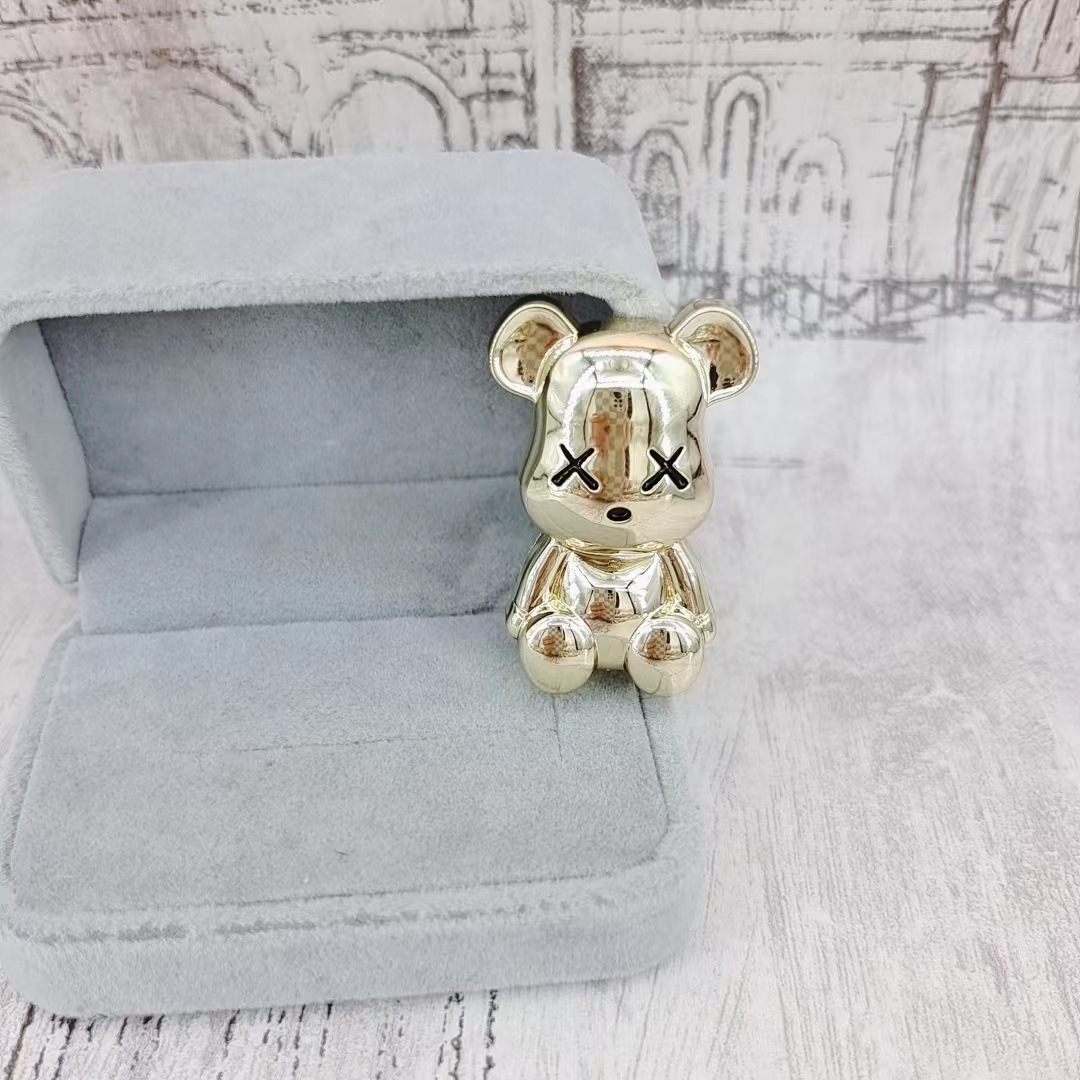 Ghim cài áo Gấu BearBrick siêu sang chảnh
