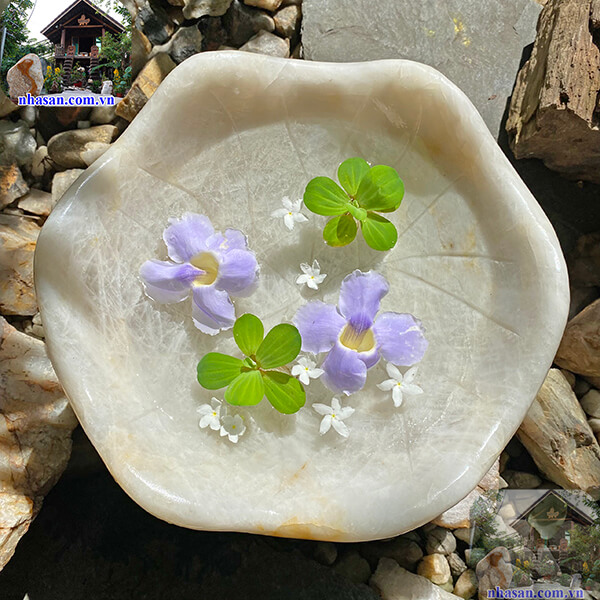 Hình ảnh Bát thả hoa tụ lộc đá thạch anh trắng NHA SAN BTH02 Tượng trưng cho sự thịnh vượng, sung túc - 10.4kg (33 x 13 cm)