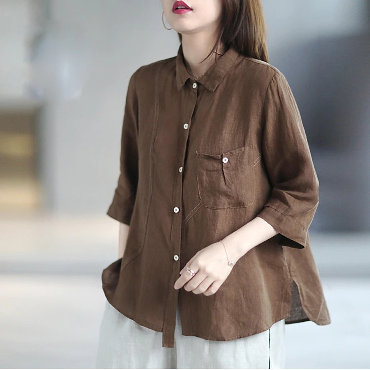 Áo sơ mi nữ dáng rộng tay lỡ xẻ tà gấu đuôi tôm.