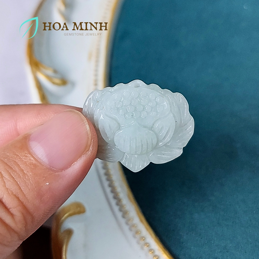 Mặt dây chuyền đá Cẩm Thạch khắc hình hoa sen cực đẹp size 21 x 28.7mm