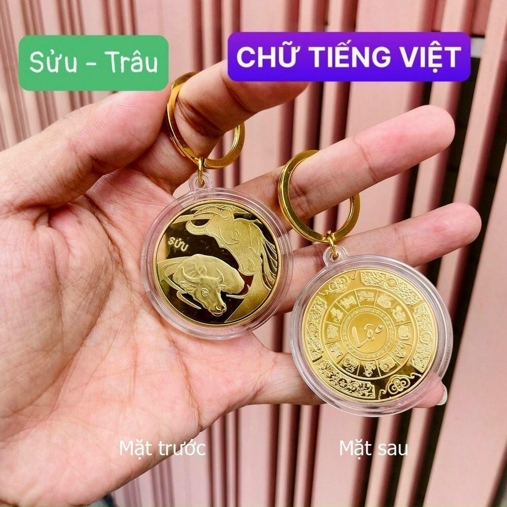 Móc khóa 12 Con Giáp May Mắn mạ vàng ứng với số tuổi của bạn đem lại May mắn và Tài Lộc treo bên túi xách chìa khóa.