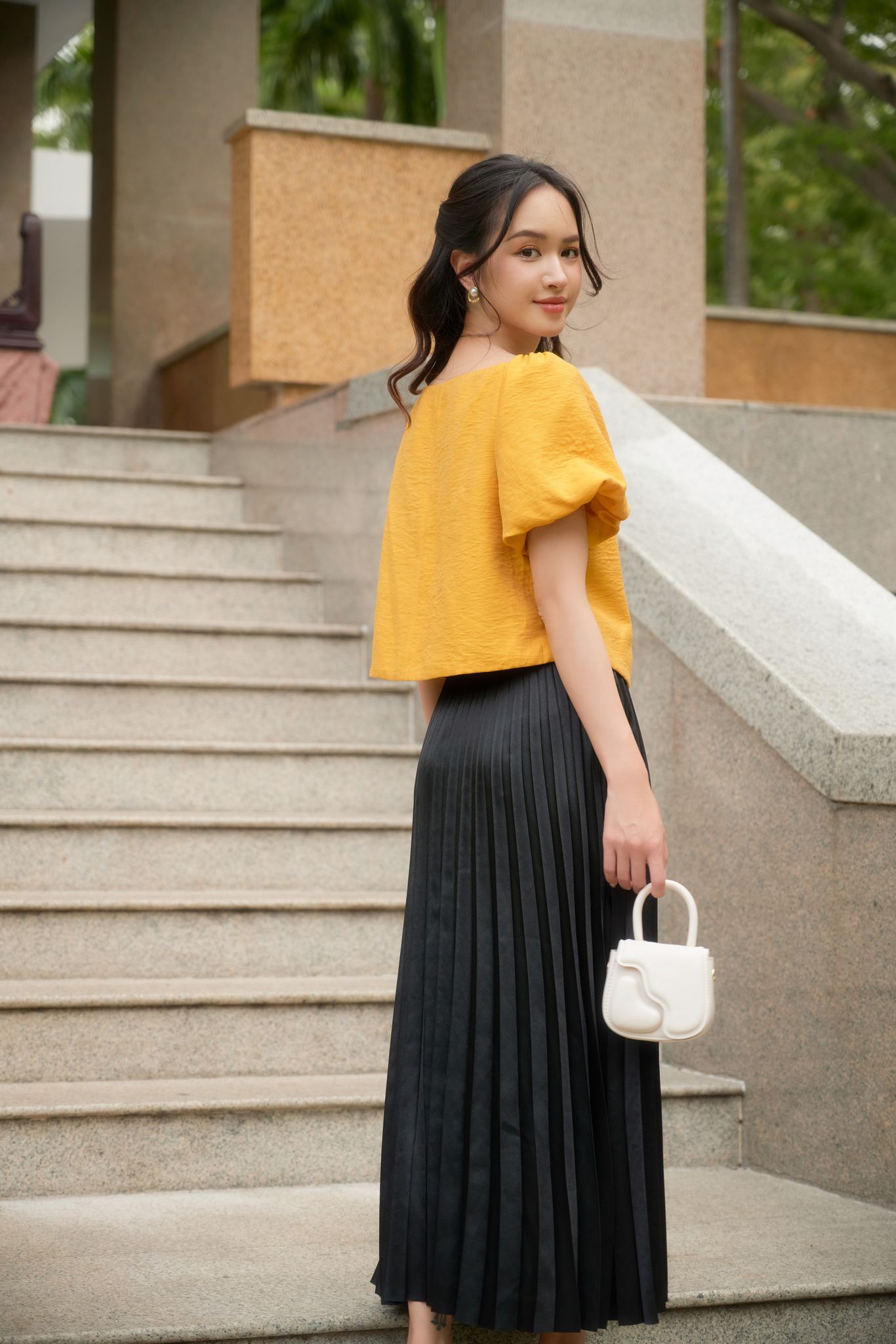 OLV - Chân váy Satin Pleated Skirt in Black