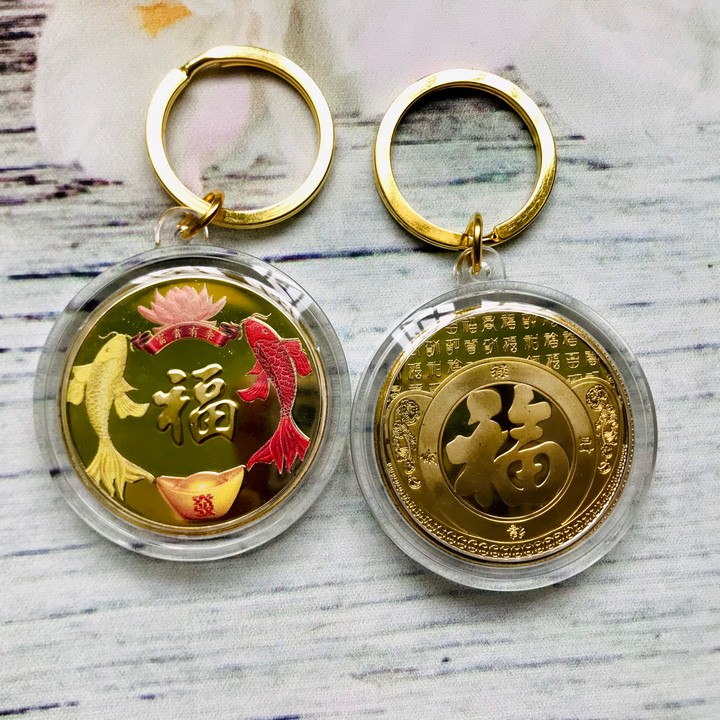 Móc Khóa Xu Song Ngư in màu dùng để trang trí chìa khóa, tăng thêm tính thẩm mỹ, bảo vệ về tâm linh, kích thước 5cm, màu vàng - TMT Collection - SP005278