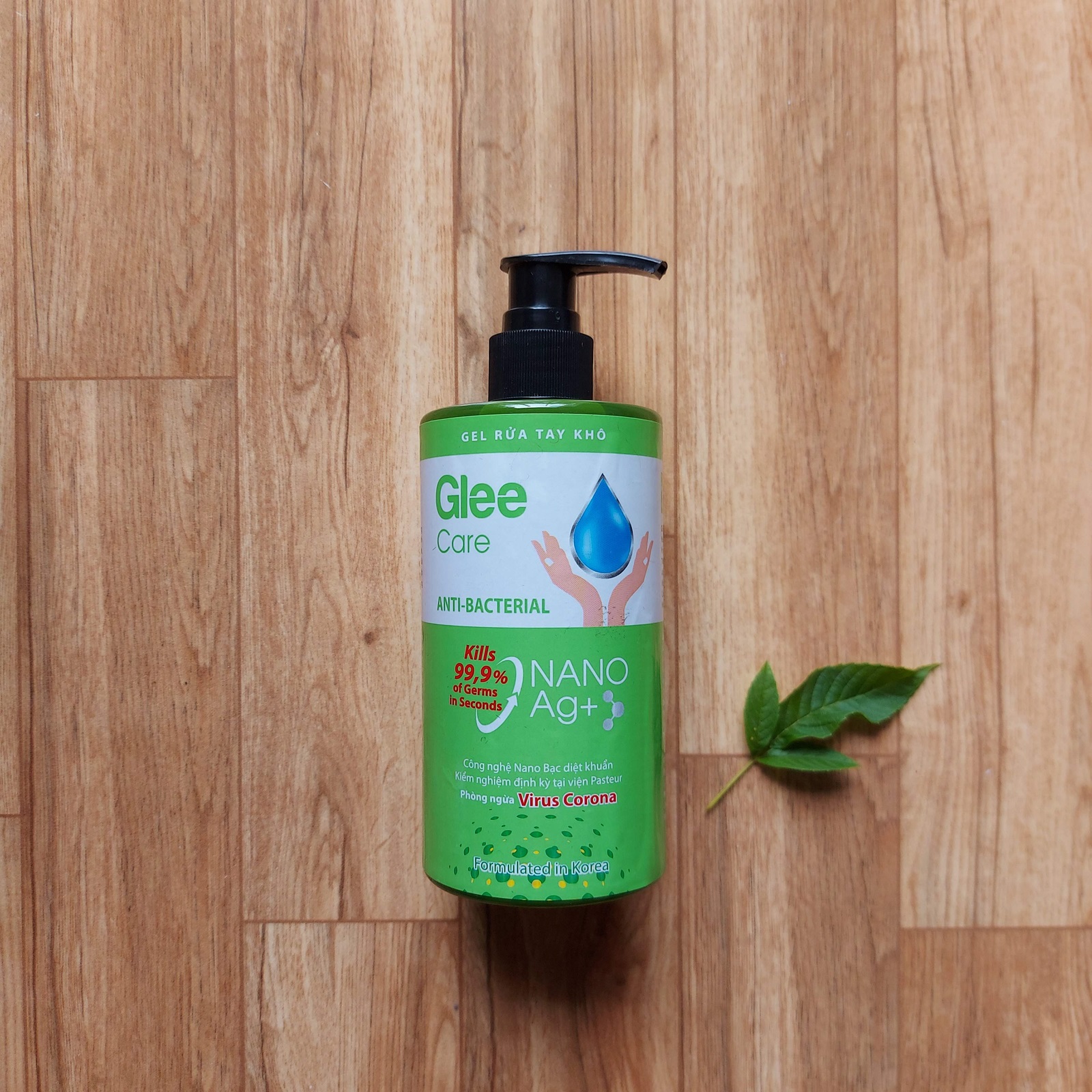 Gel rửa tay khô Glee Care 330ml (Hương trà xanh) Công nghệ Nano Bạc diệt khuẩn