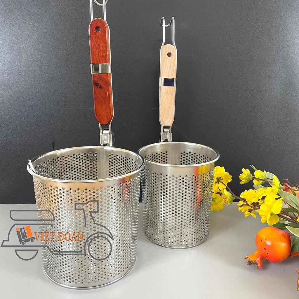 Vợt Trụng hủ Tiếu - VỢT THẲNG - Dụng cụ trụng hủ tiếu MÌ, VỢT VỚT XƯƠNG loại tốt- Sâu Lòng .lưới dày, cán gỗ, móc treo tiện dụng