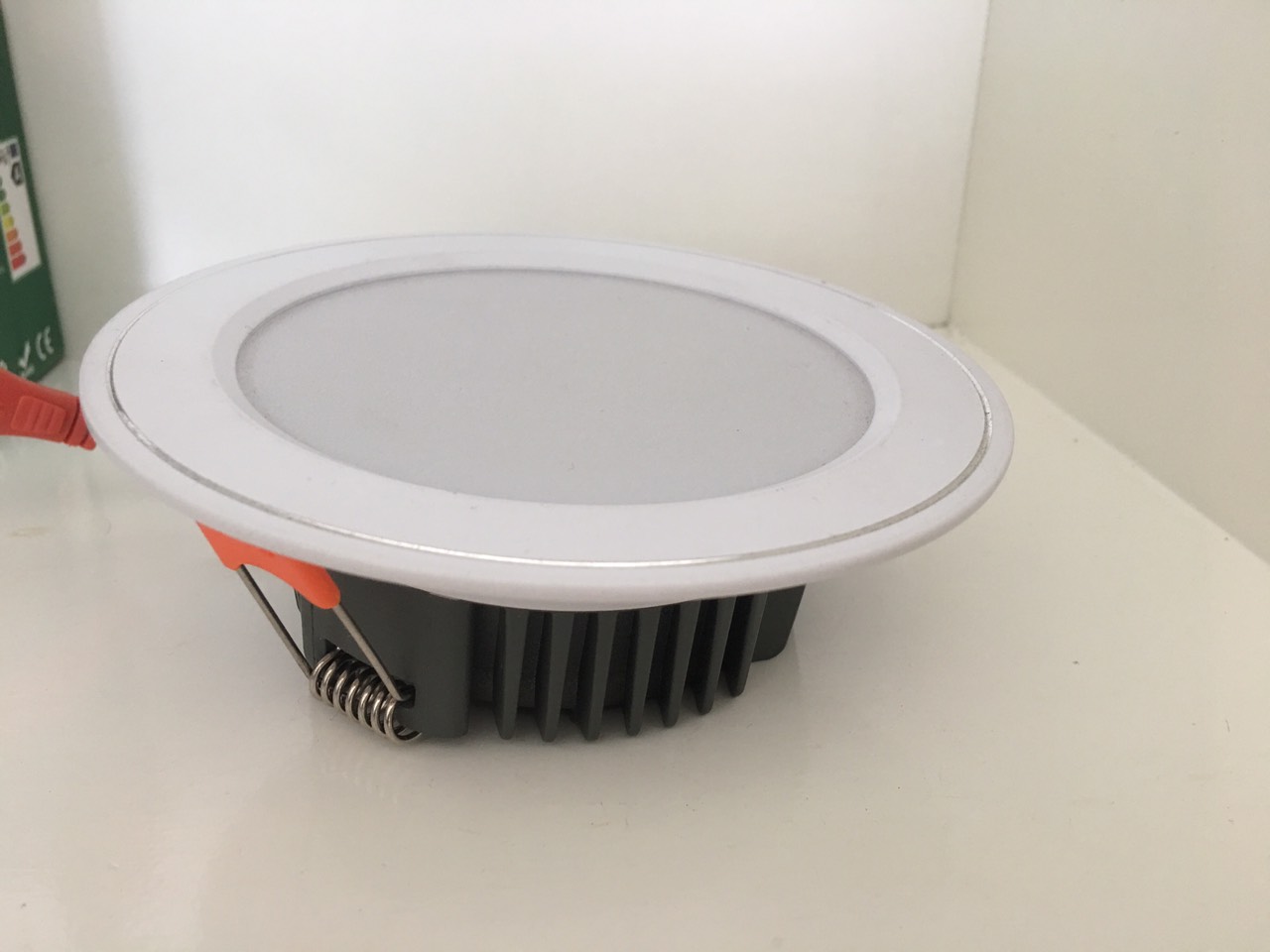 Đèn âm trần mới viền bạc 12w ánh sáng Trắng 6000k -