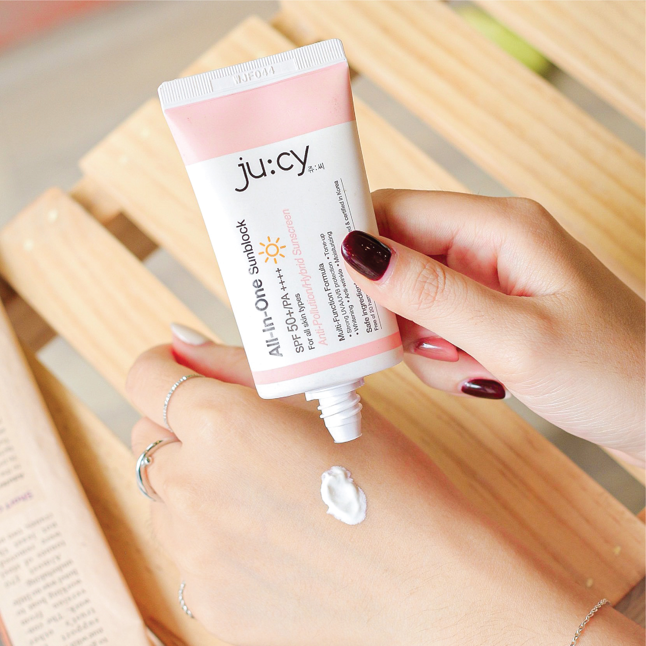 Kem chống nắng trắng da Hàn Quốc Jucy All In One giúp ngừa nám, căng bóng, trắng hồng, se khít lỗ chân lông, thích hợp với mọi loại da