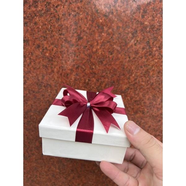 Hộp quà nhỏ xinh xắn, vuông 10 cao 5cm
