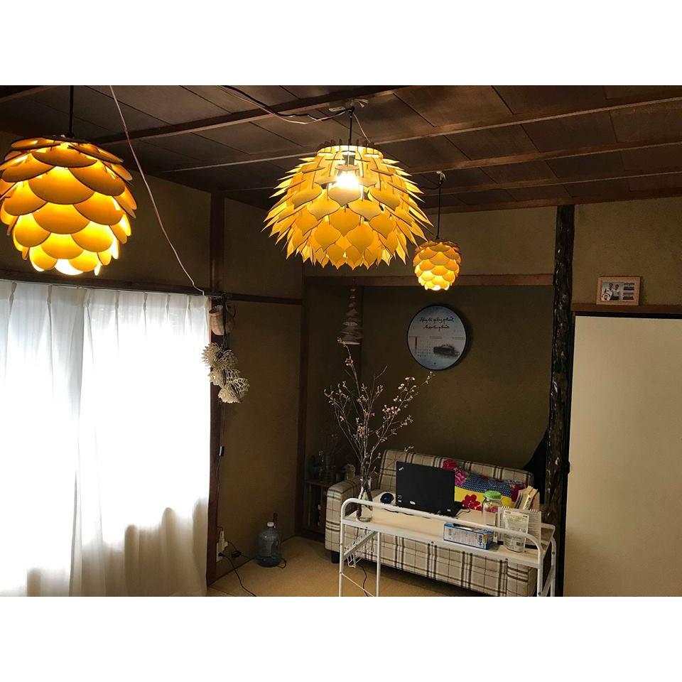 Đèn gỗ trang trí quả thông độc đáo